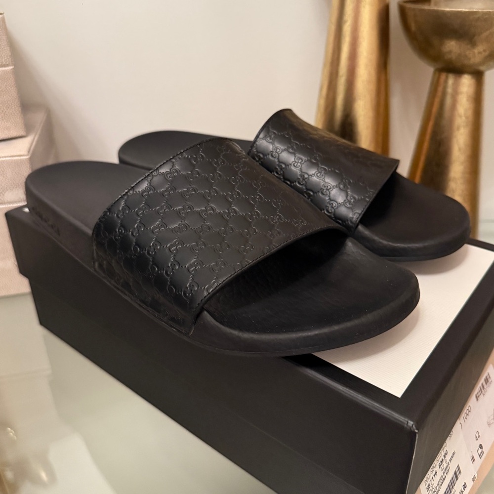 Gucci Embossed Black Women’s Sandals - Picture 3 of 9